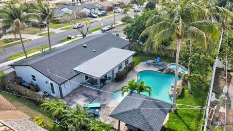 Tiny photo for 603 SE 7th Avenue, Deerfield Beach, FL 33441 (MLS # R11169747)