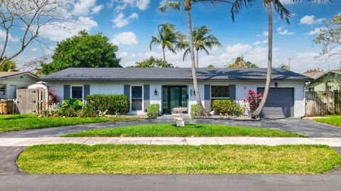 Photo of 603 SE 7th Avenue, Deerfield Beach, FL 33441 (MLS # R11169747)