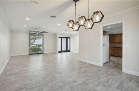 Tiny photo for 603 SE 7th Avenue, Deerfield Beach, FL 33441 (MLS # R11169747)