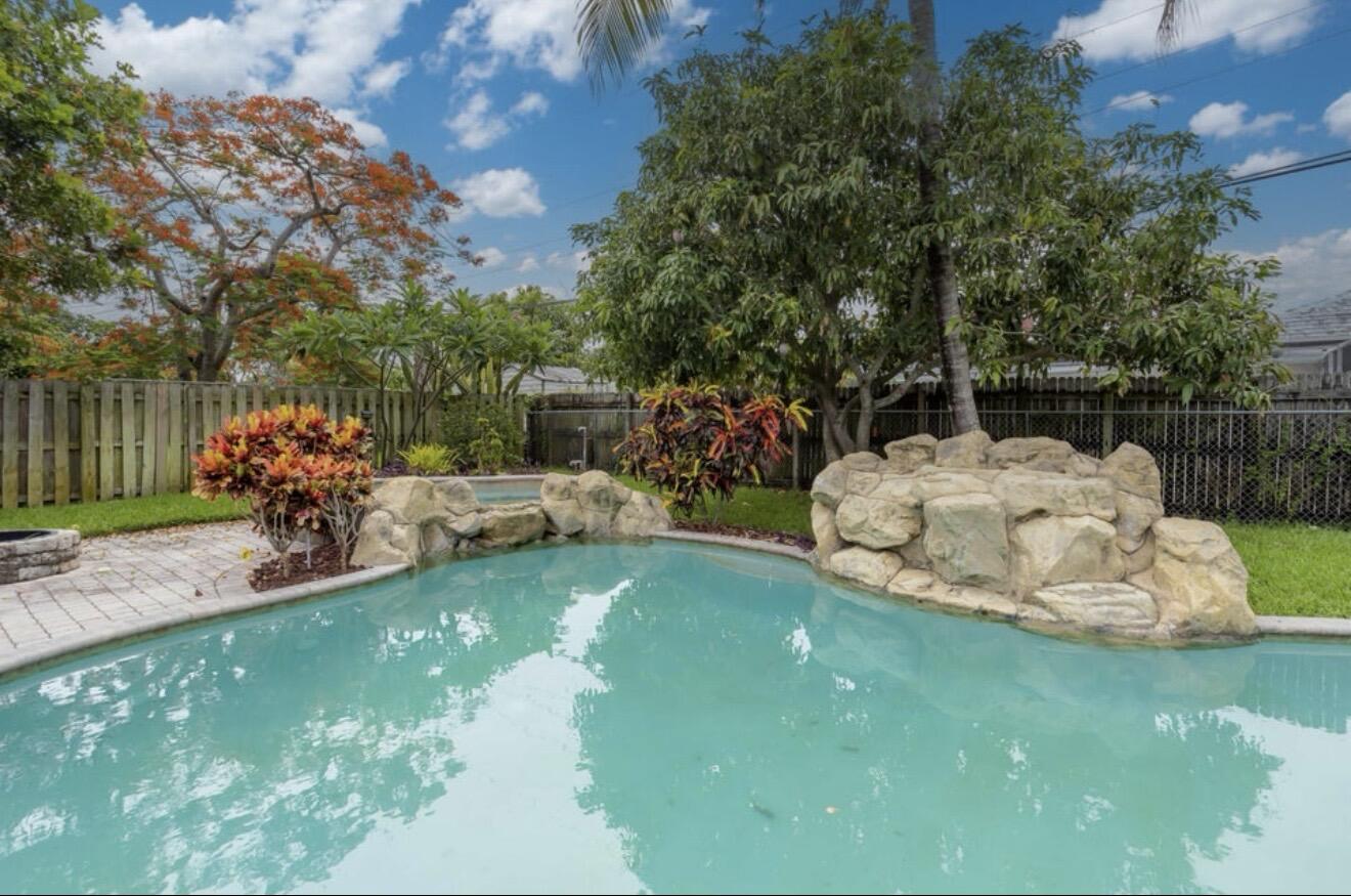 DEERFIELD BEACH GARDENS - Residential