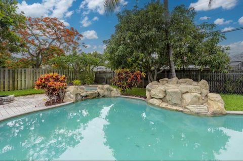 Tiny photo for 603 SE 7th Avenue, Deerfield Beach, FL 33441 (MLS # R11169747)