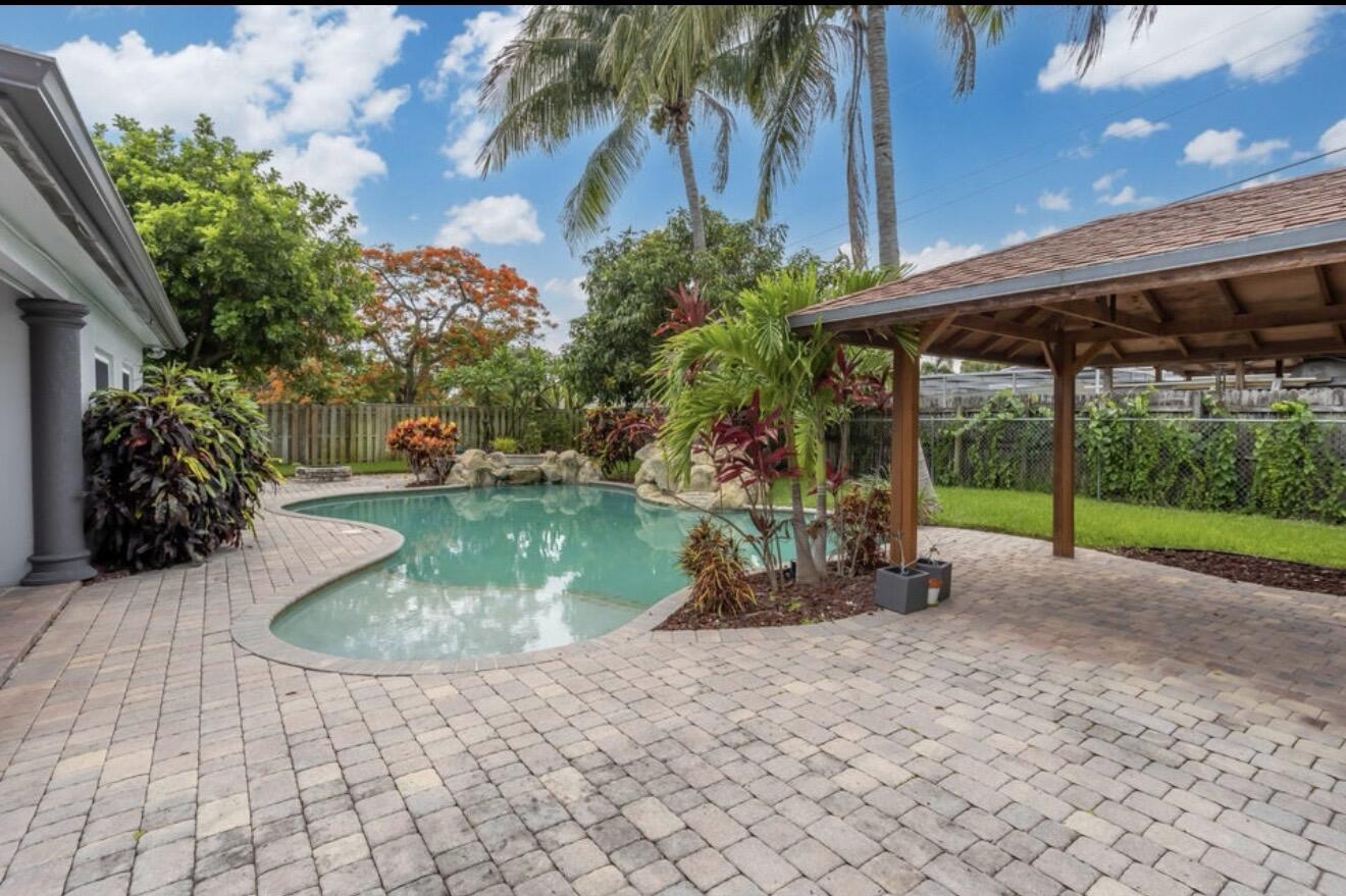 DEERFIELD BEACH GARDENS - Residential