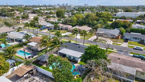 Tiny photo for 603 SE 7th Avenue, Deerfield Beach, FL 33441 (MLS # R11169747)