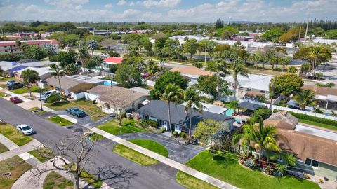 Tiny photo for 603 SE 7th Avenue, Deerfield Beach, FL 33441 (MLS # R11169747)