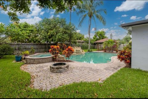 Tiny photo for 603 SE 7th Avenue, Deerfield Beach, FL 33441 (MLS # R11169747)