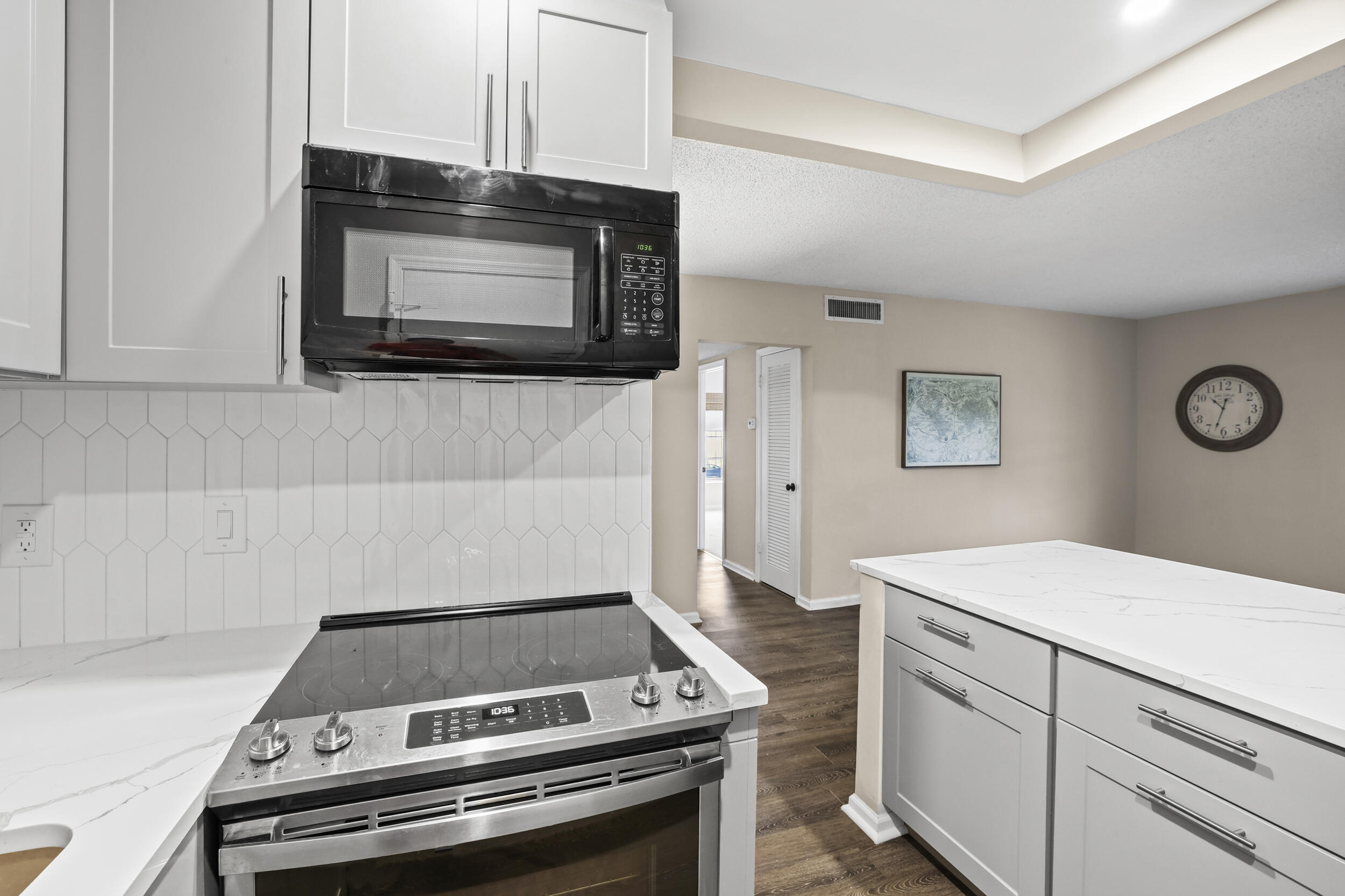 IMPERIAL POINT COLONNADES CONDO - Residential