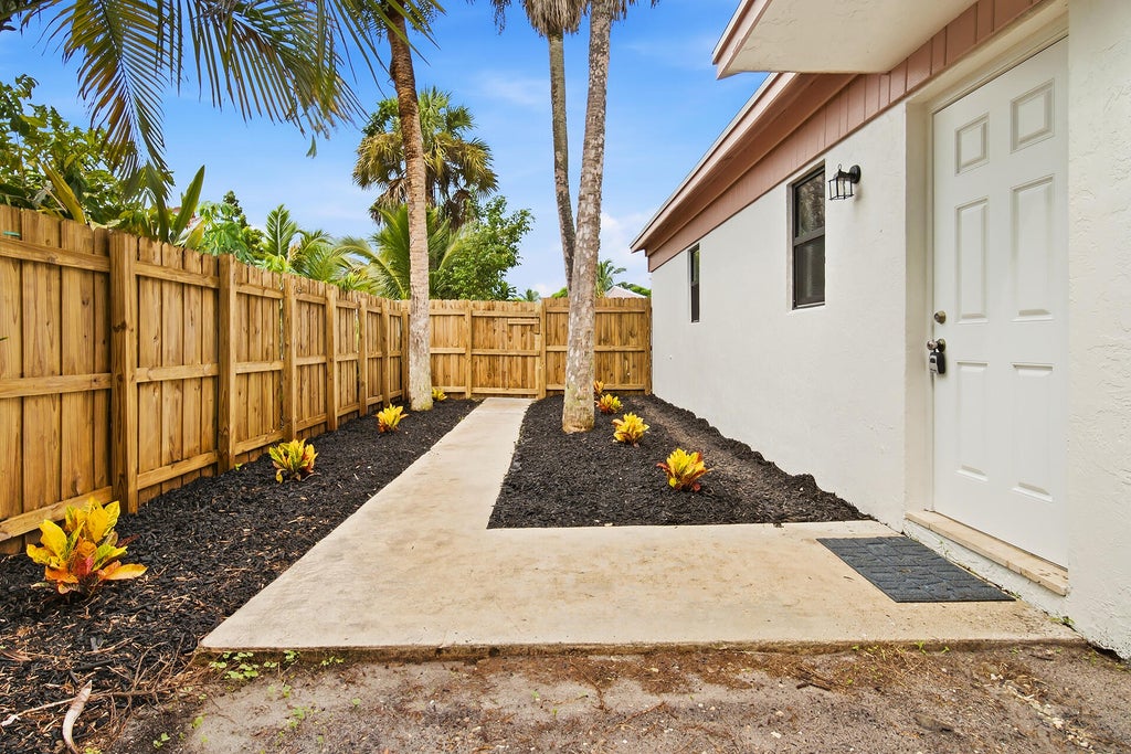 Photo of 581 NW 47TH Avenue, Delray Beach, FL 33445 (MLS # B26078341)
