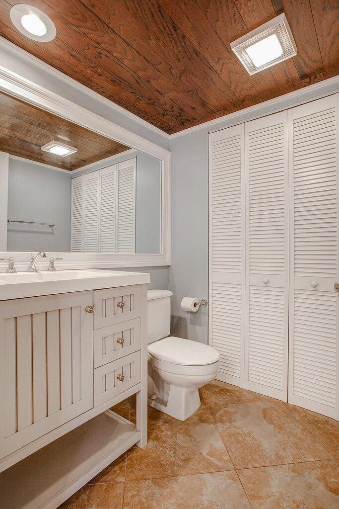 Photo of 204 2ND Court, Palm Beach Gardens, FL 33410 (MLS # B26075878)