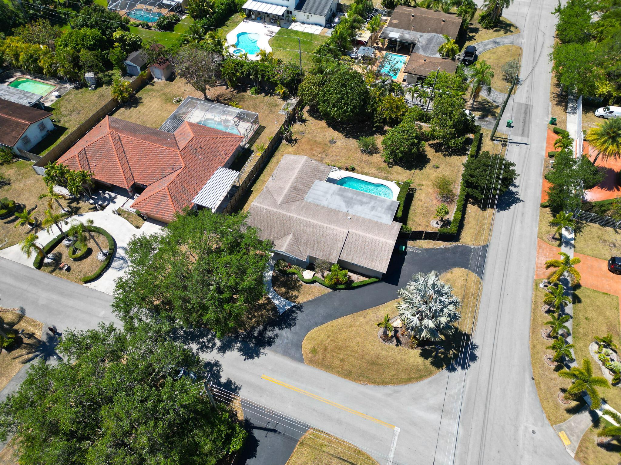 THE BANYAN DRIVE ESTATES - Residential