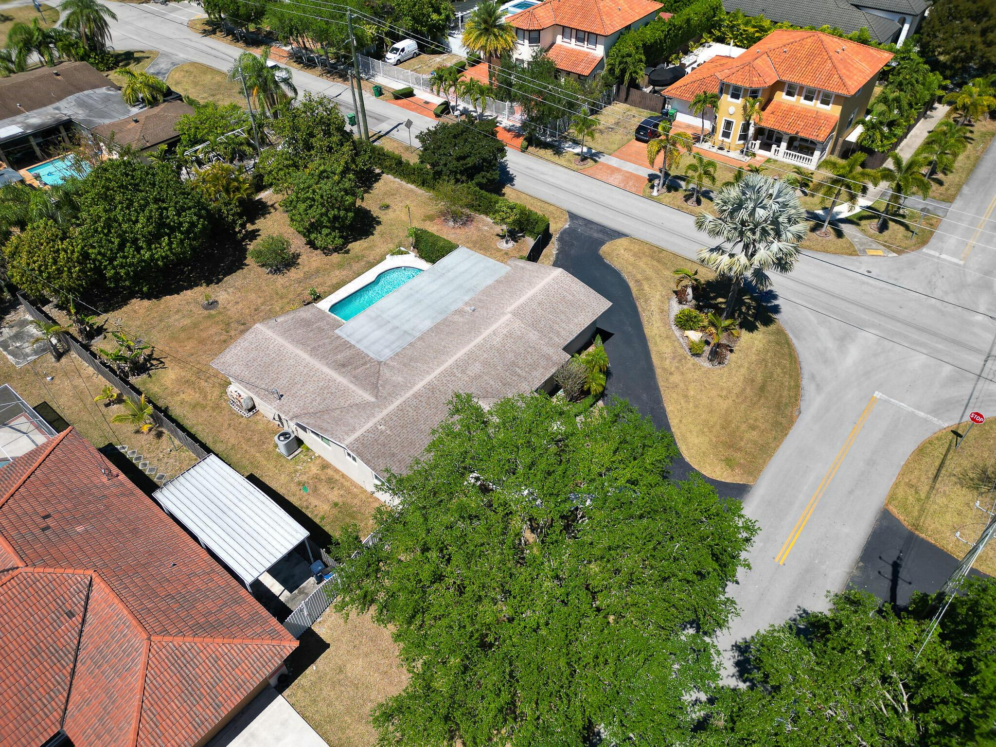 THE BANYAN DRIVE ESTATES - Residential