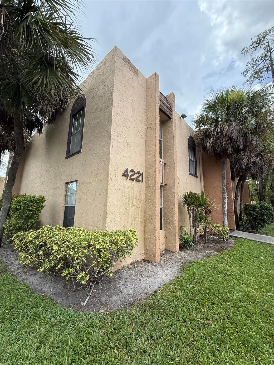4221 NW 19th St 276