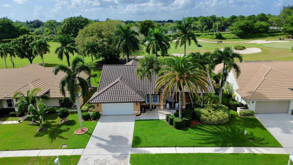 Photo of 6001 Wedgewood Village Circle, Lake Worth, FL 33463 (MLS # B26077505)