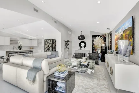 6778 Woodbridge Drive, Boca Raton, FL MLS: R11082637
