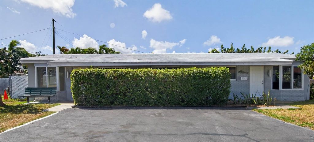 Photo of 4331 NE 5th Avenue, Oakland Park, FL 33334 (MLS # F10555746)