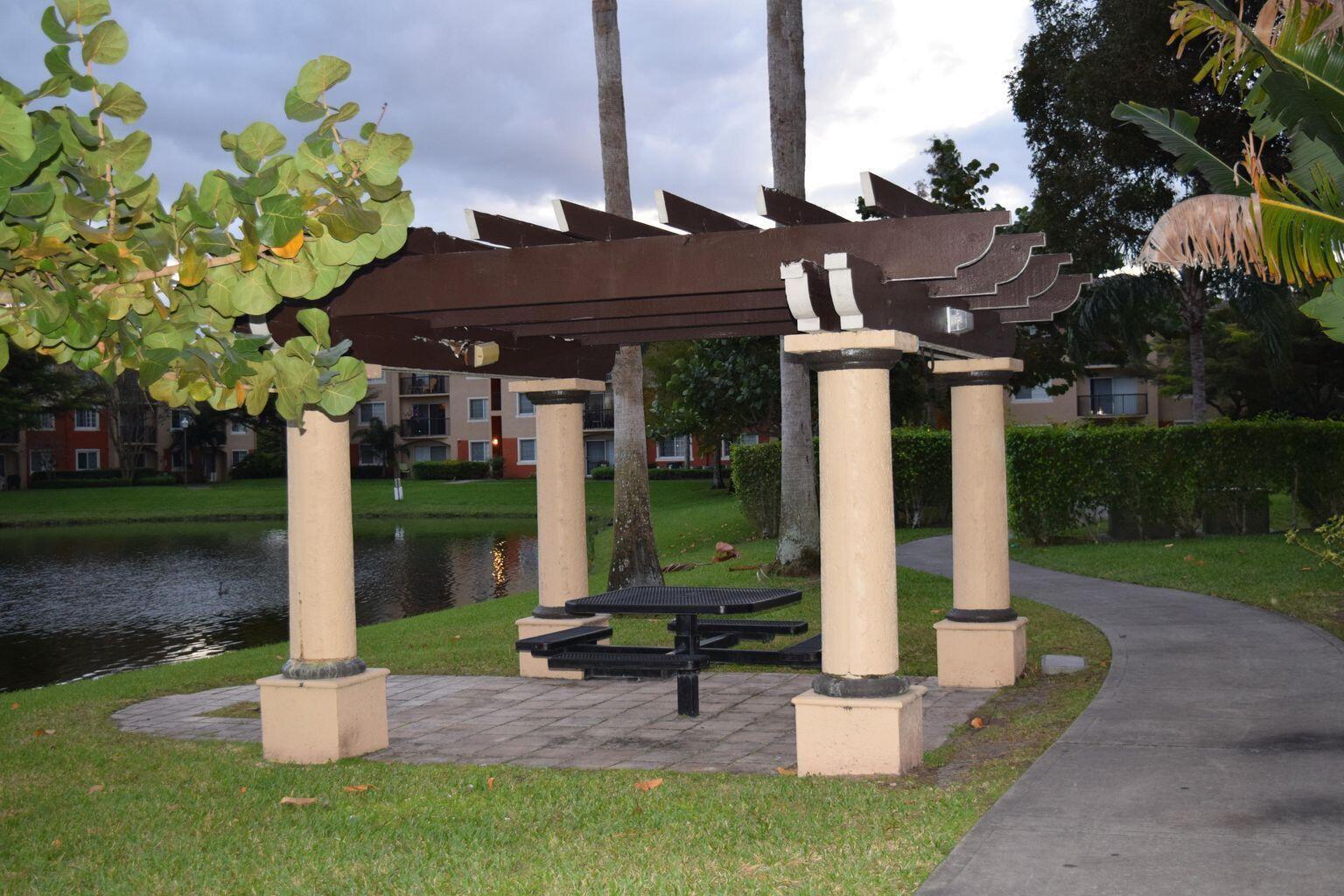 GRAND ISLES CONDO - Residential