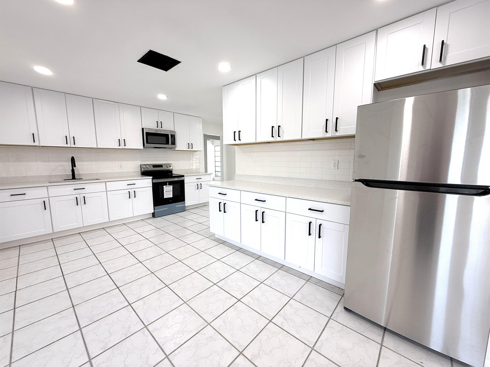 PARK MANOR 1 - Residential Lease