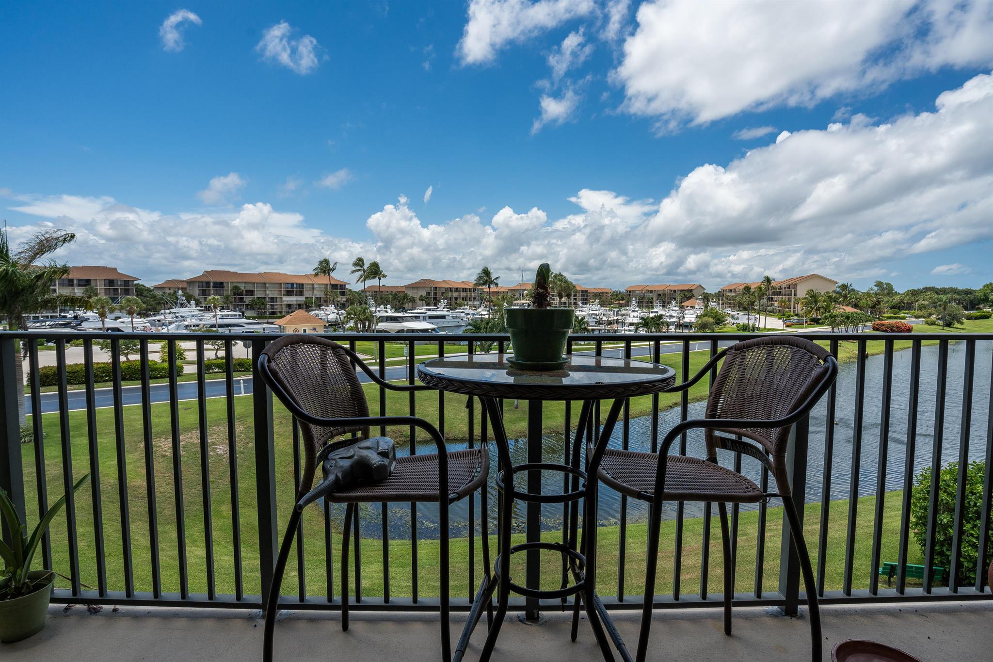 901 Seafarer Circle 306