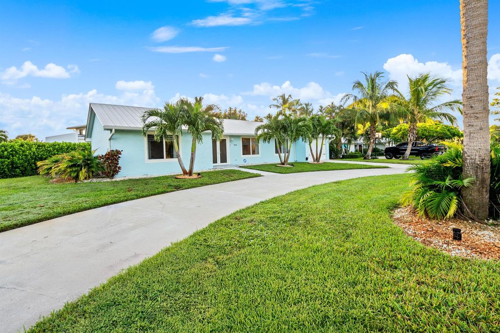Photo of 9165 SE Yacht Club Circle, Hobe Sound, FL 33455 (MLS # R11134640)