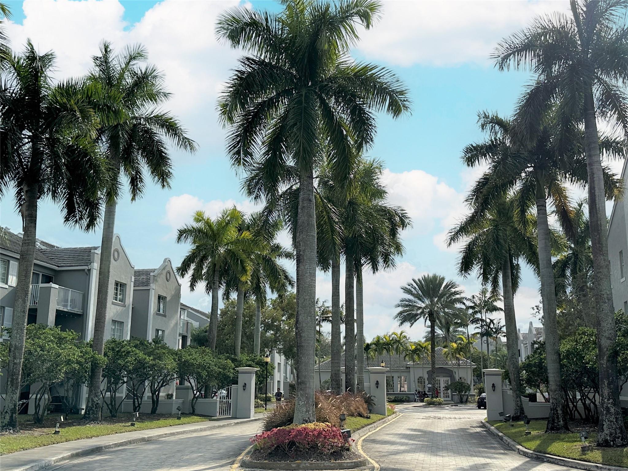 Spacious 2BR/2BA in the Heart of Pembroke Pines!
Well-maintained unit featuring high volume ceilings and a split-bedroom floor plan, main bedroom has generous walk-in closet. This unit has a split-bedroom layout. Separate living and dining areas offer flexible use of space. Full-size washer and dryer located in a dedicated laundry room. Perfect as a starter home or investment property. Conveniently located near shopping, dining, schools, and major highways.
