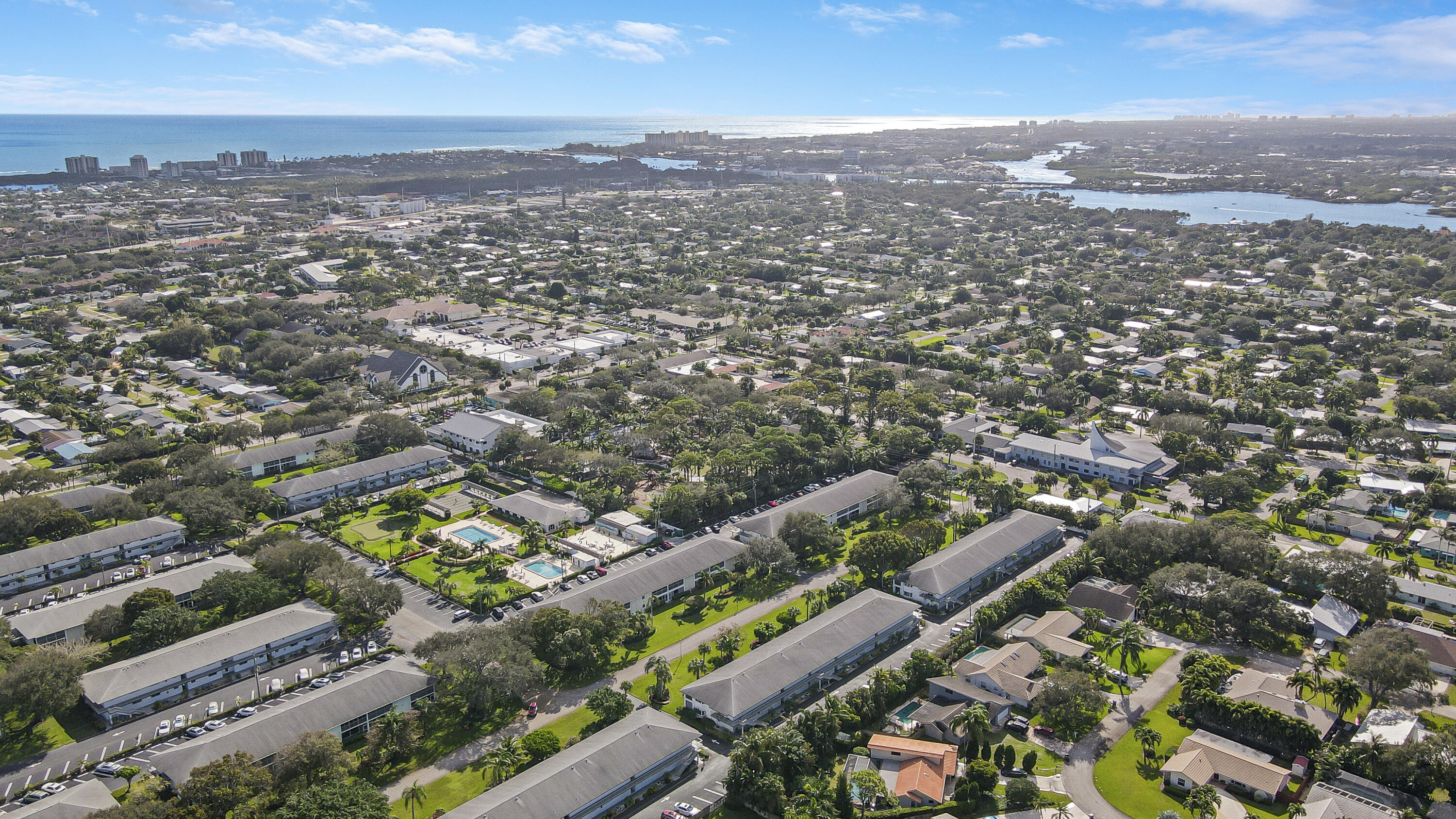 TEQUESTA GARDEN COND NO 6 S 526 FT OF PAR 2 TEQUES - Residential