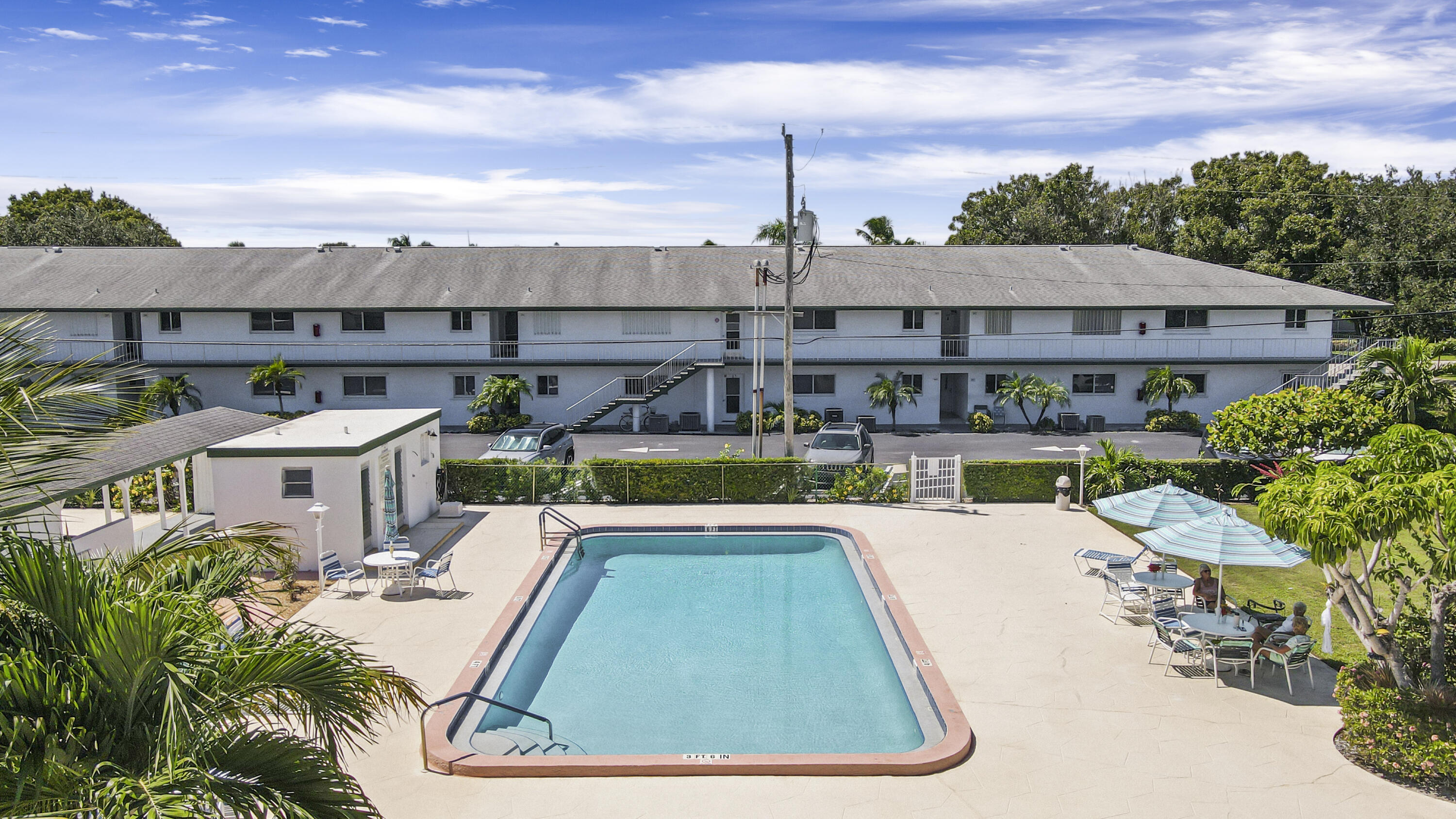 TEQUESTA GARDEN COND NO 6 S 526 FT OF PAR 2 TEQUES - Residential