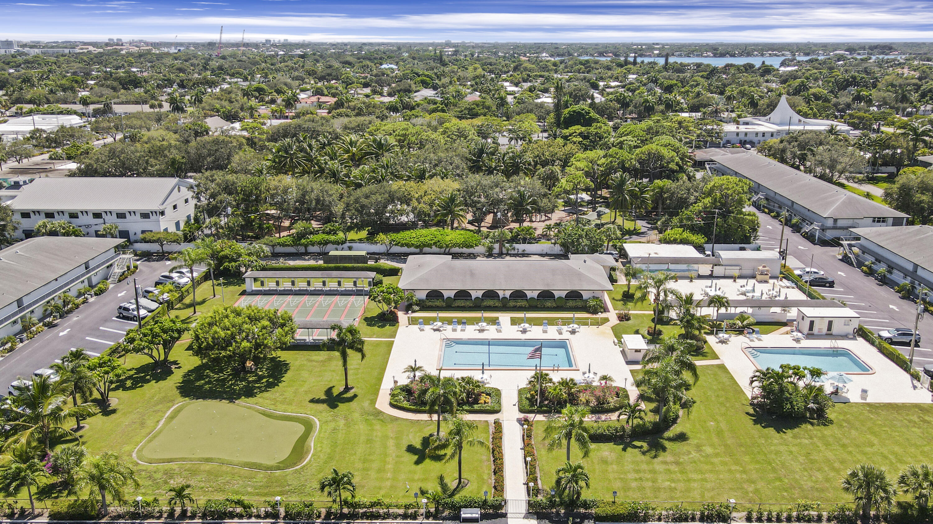 TEQUESTA GARDEN COND NO 6 S 526 FT OF PAR 2 TEQUES - Residential