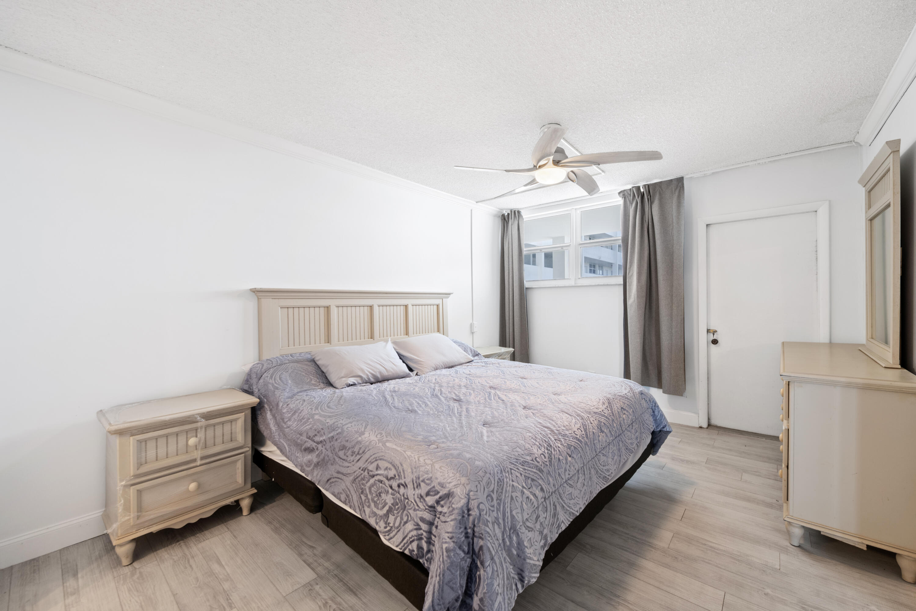 ROYAL MARINER CONDO - Residential