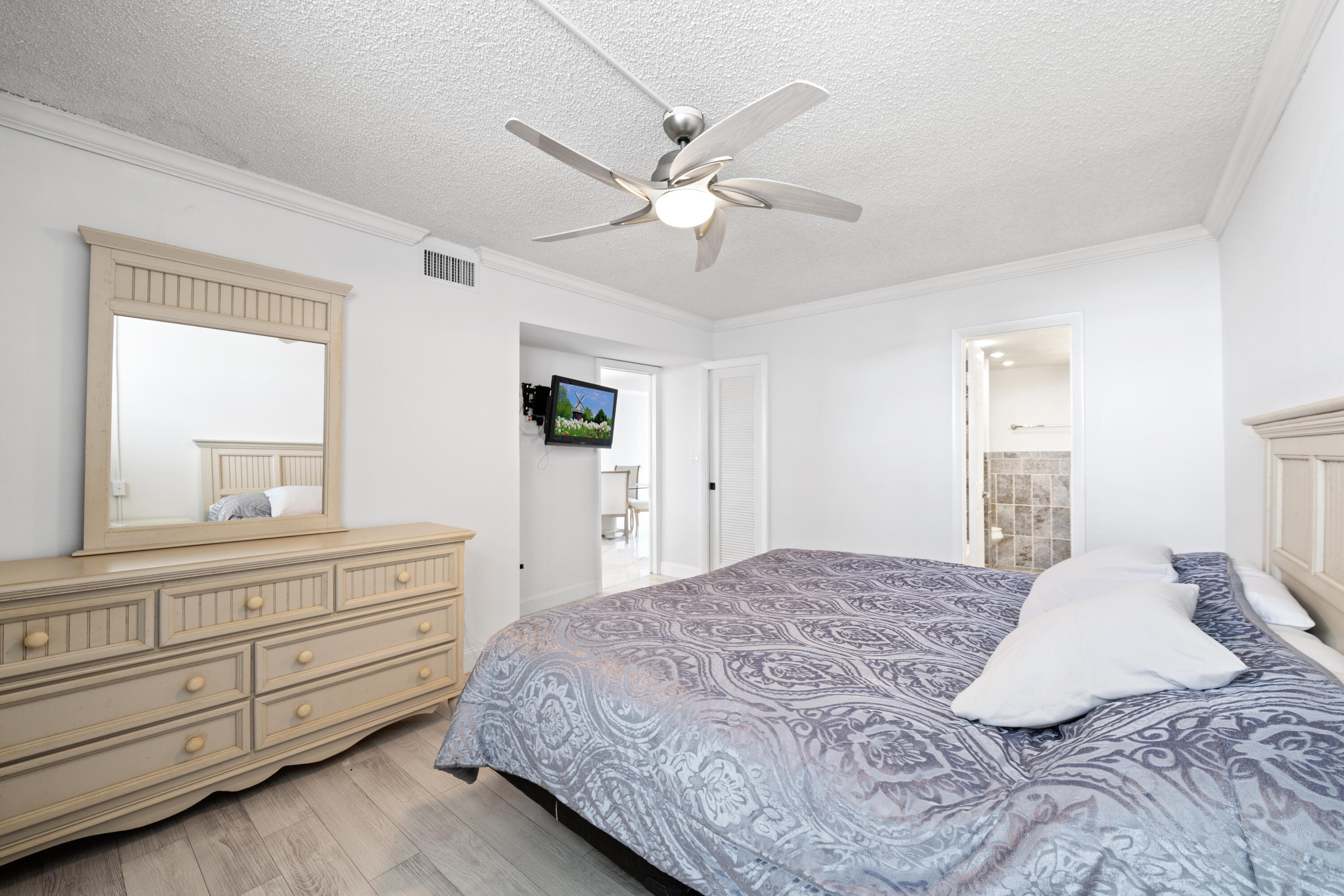 ROYAL MARINER CONDO - Residential