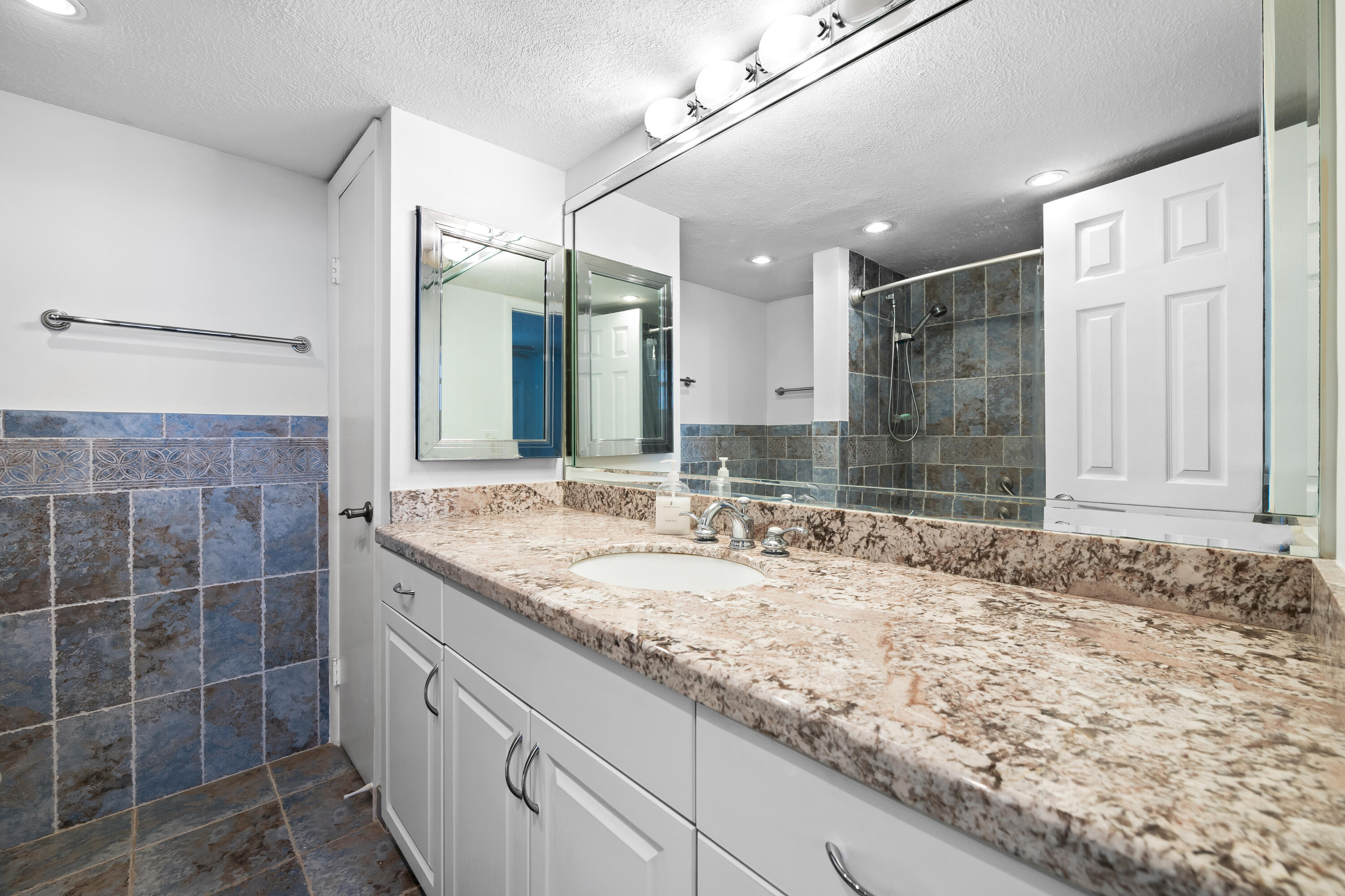 ROYAL MARINER CONDO - Residential