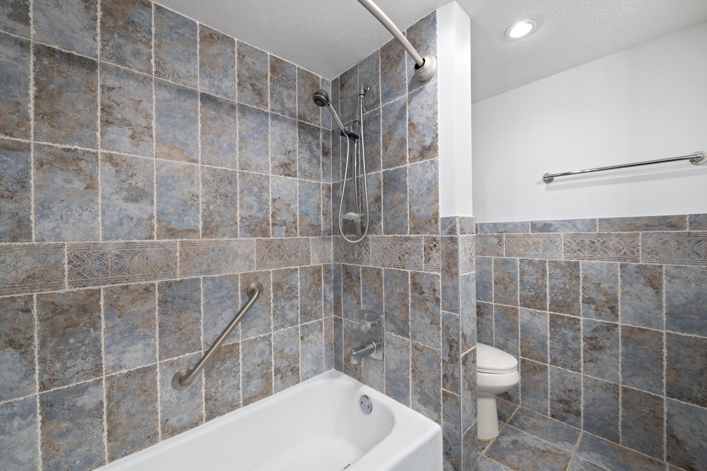 ROYAL MARINER CONDO - Residential