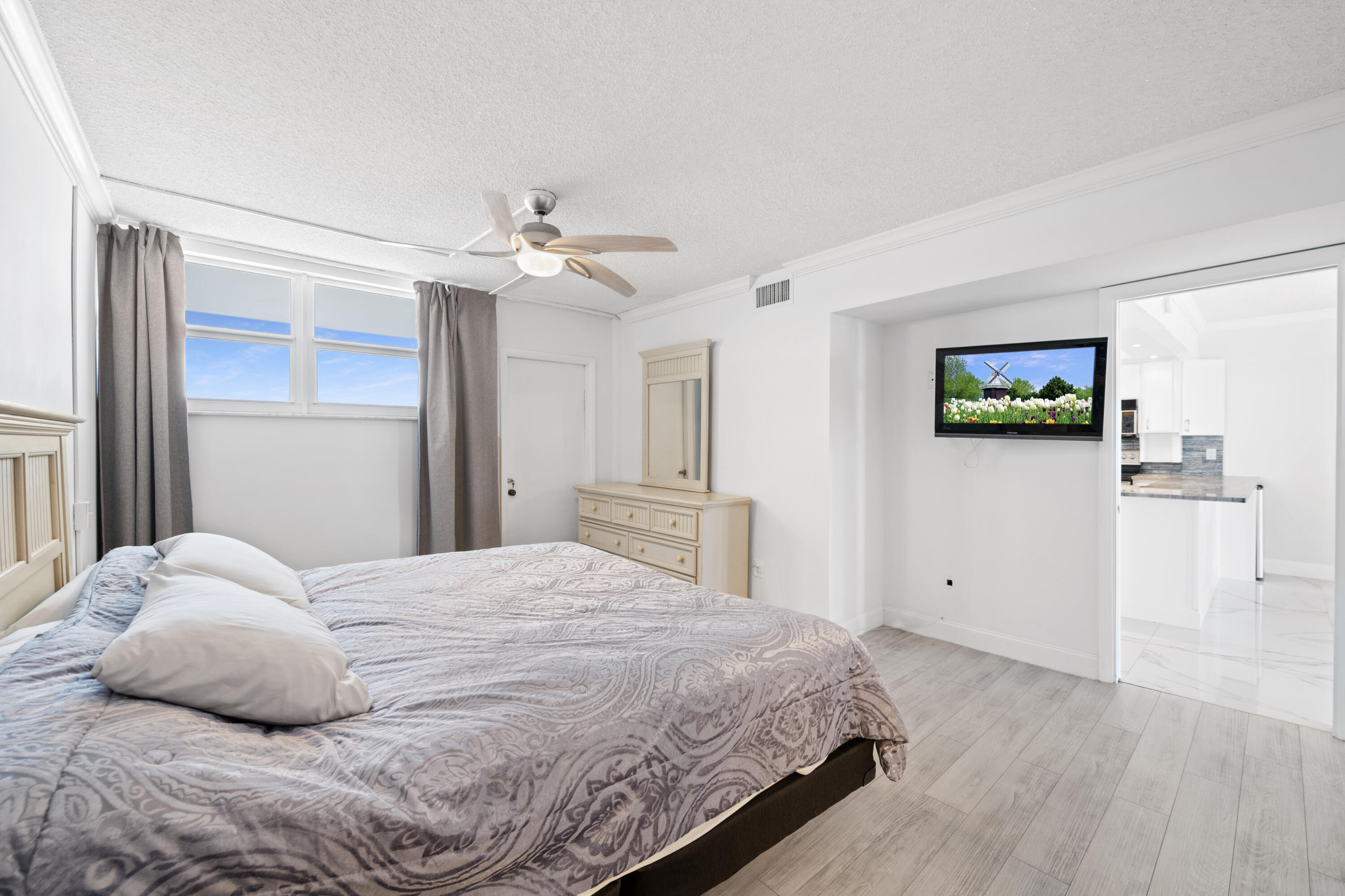 ROYAL MARINER CONDO - Residential