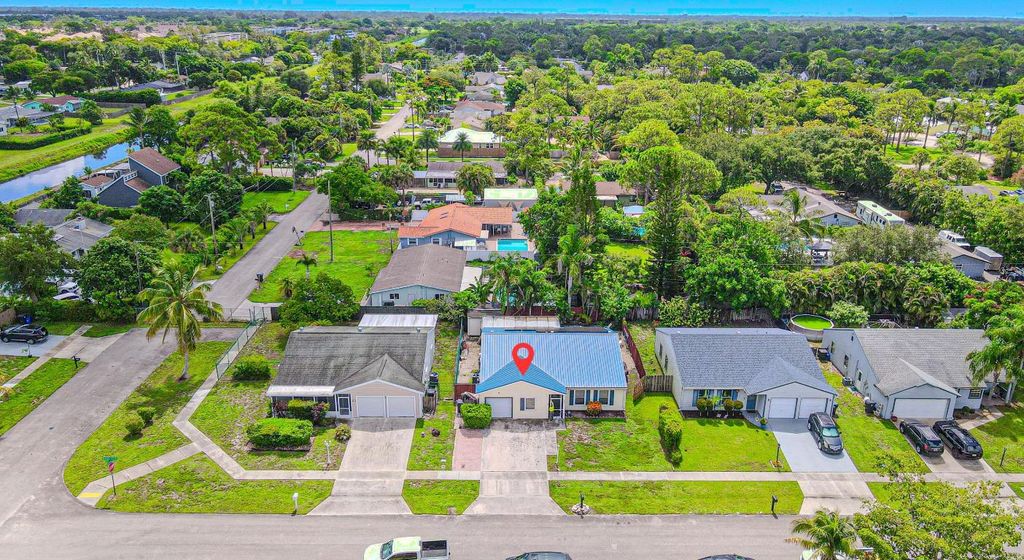Photo of 5018 E Canal Circle E, Lake Worth, FL 33467 (MLS # R11116340)