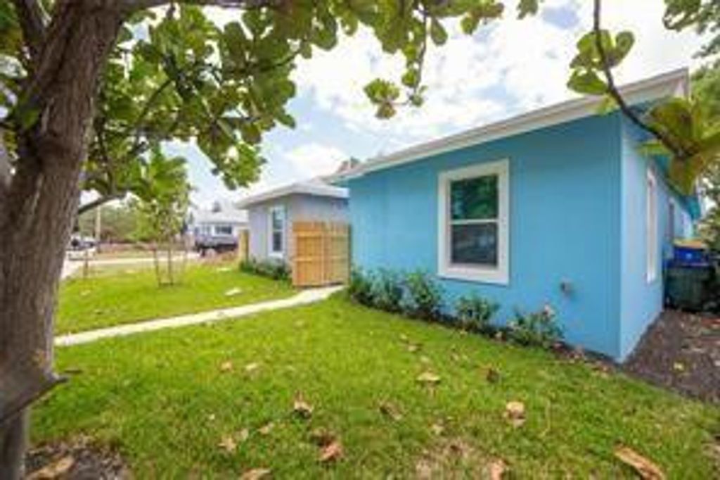 Photo of 105 S D Street, Lake Worth Beach, FL 33460 (MLS # B26014479)
