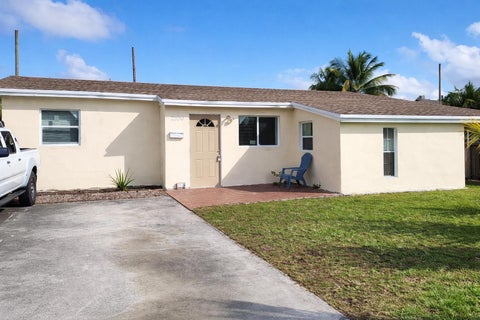 Photo of 2330 NE 1ST Avenue, Pompano Beach, FL 33060 (MLS # B26087065)