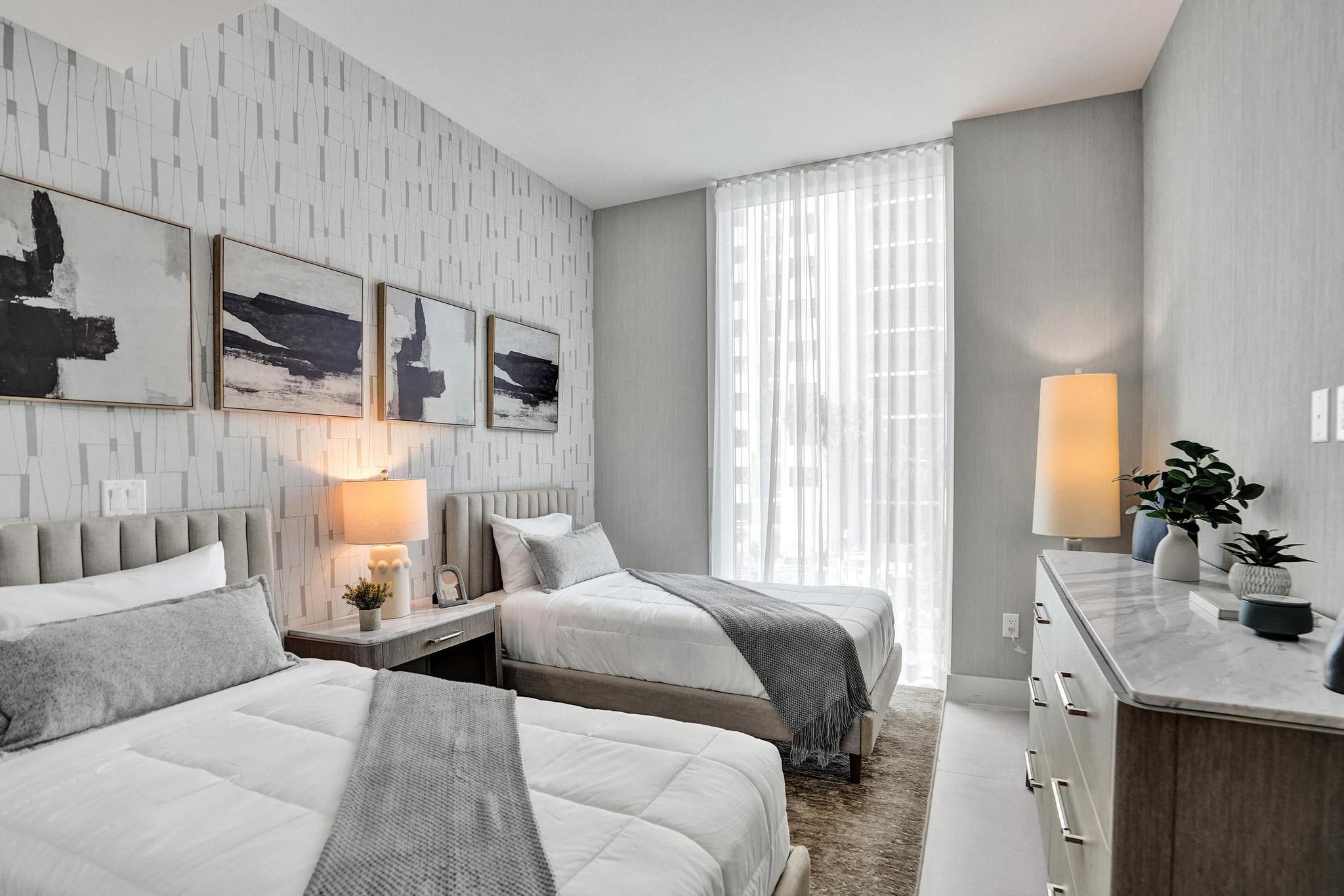 Entourage in the Sun - Residential