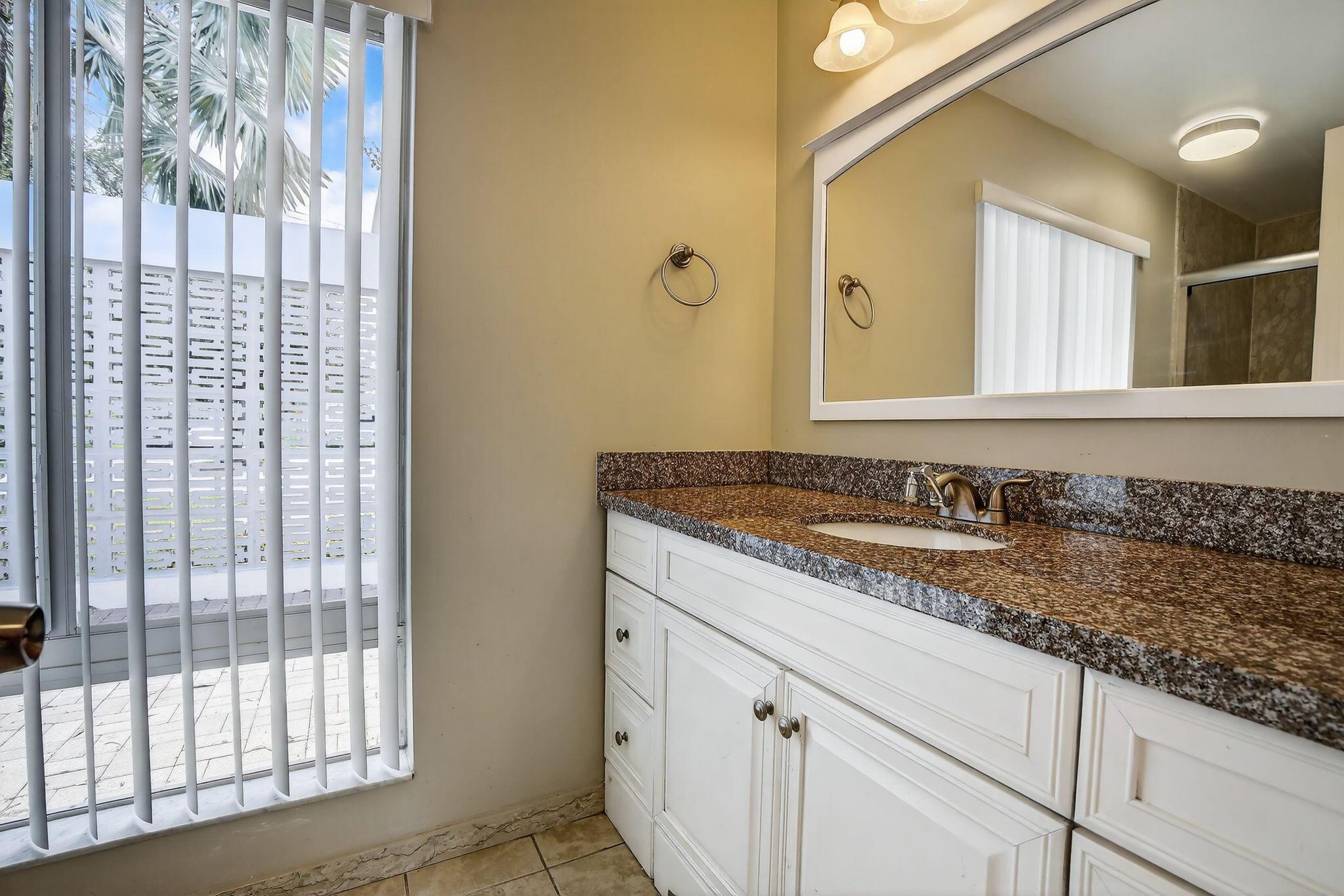 IMPERIAL POINT 2 SEC - Residential