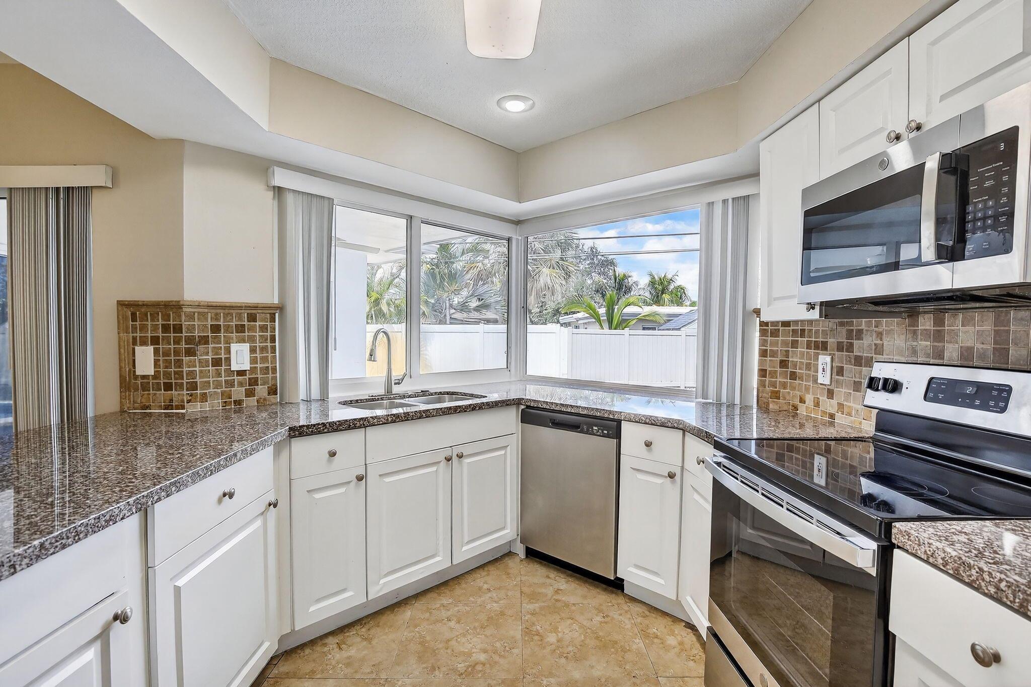 IMPERIAL POINT 2 SEC - Residential