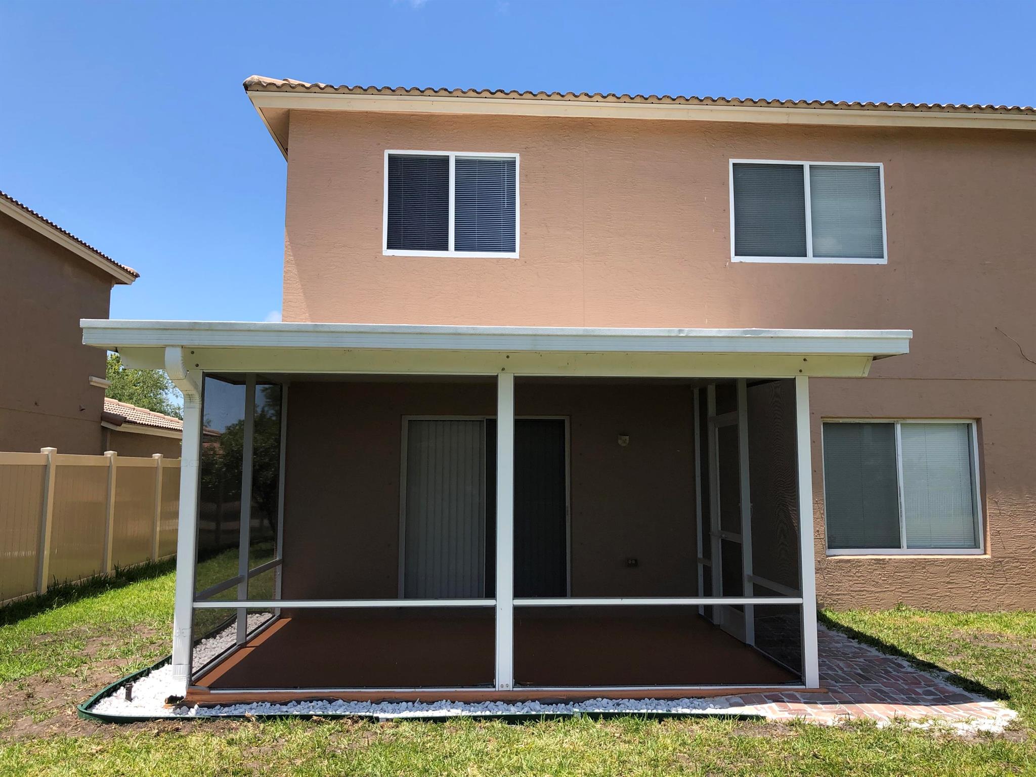 FOURTH  REPLAT OF PORTOFI - Residential Lease