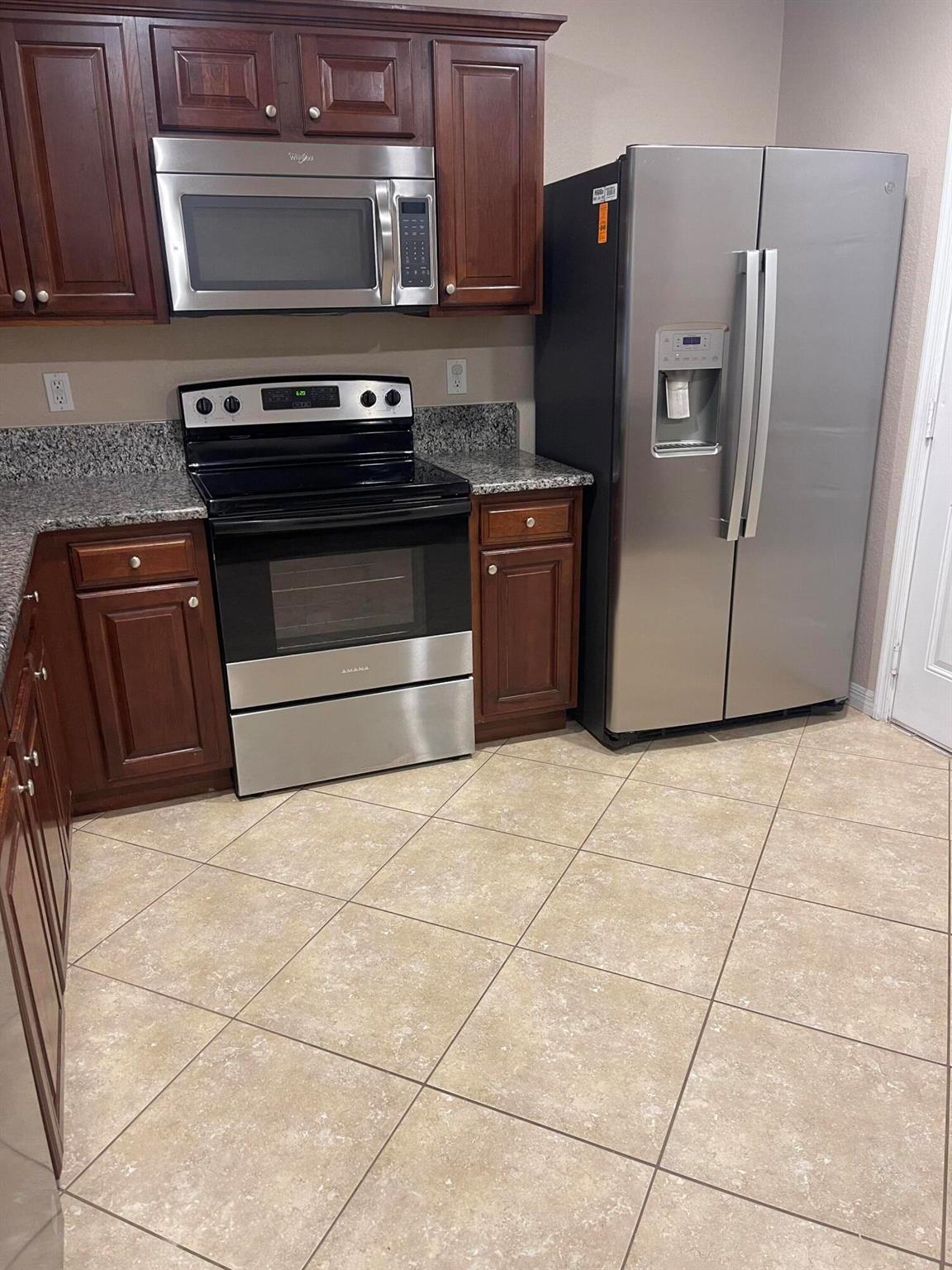 FOURTH  REPLAT OF PORTOFI - Residential Lease