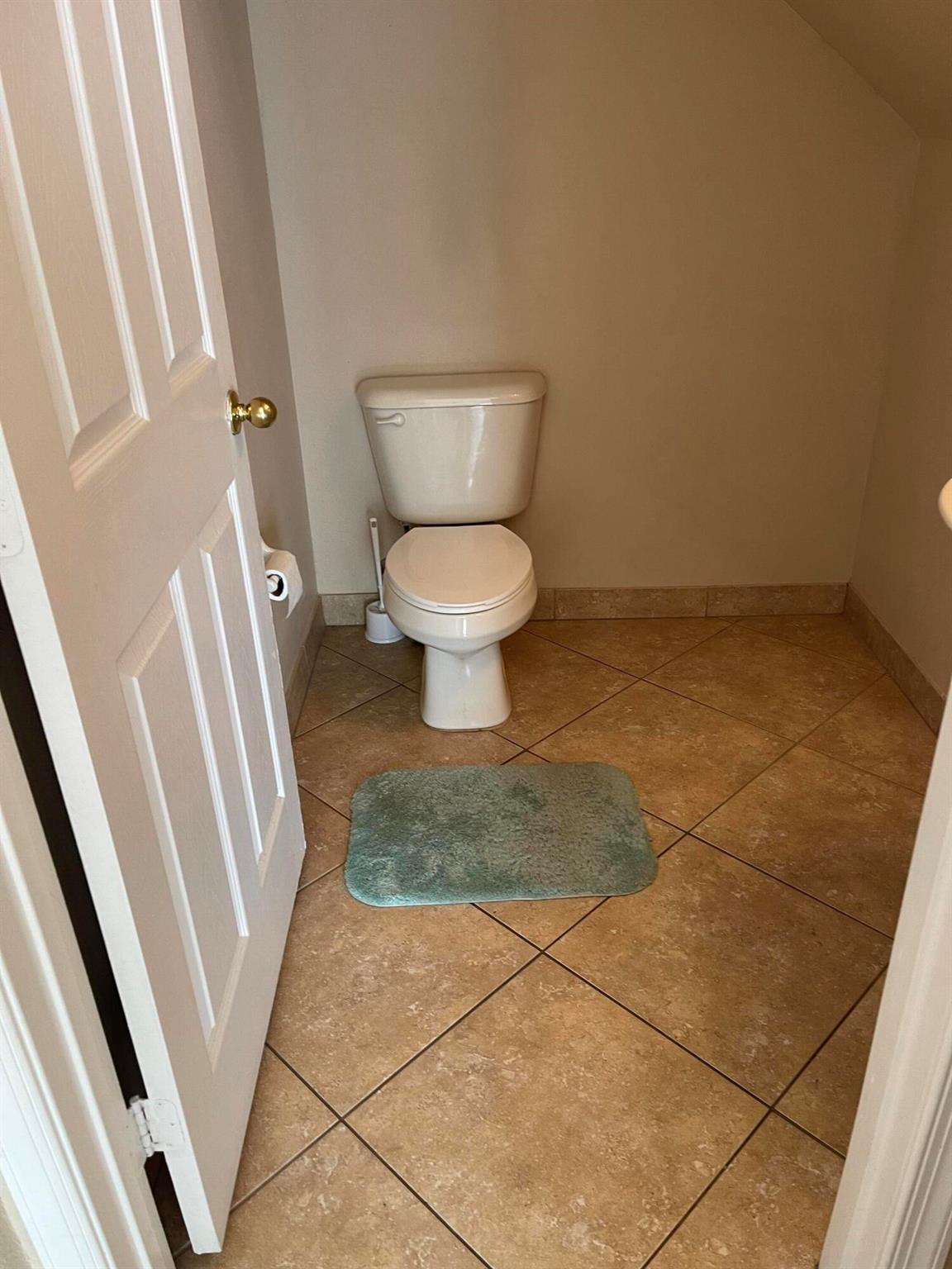 FOURTH  REPLAT OF PORTOFI - Residential Lease