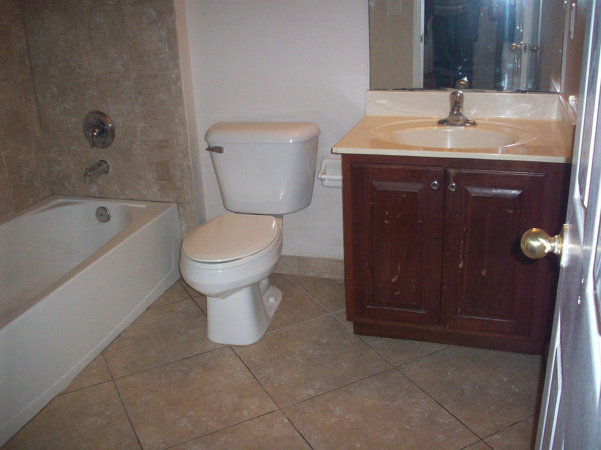 FOURTH  REPLAT OF PORTOFI - Residential Lease