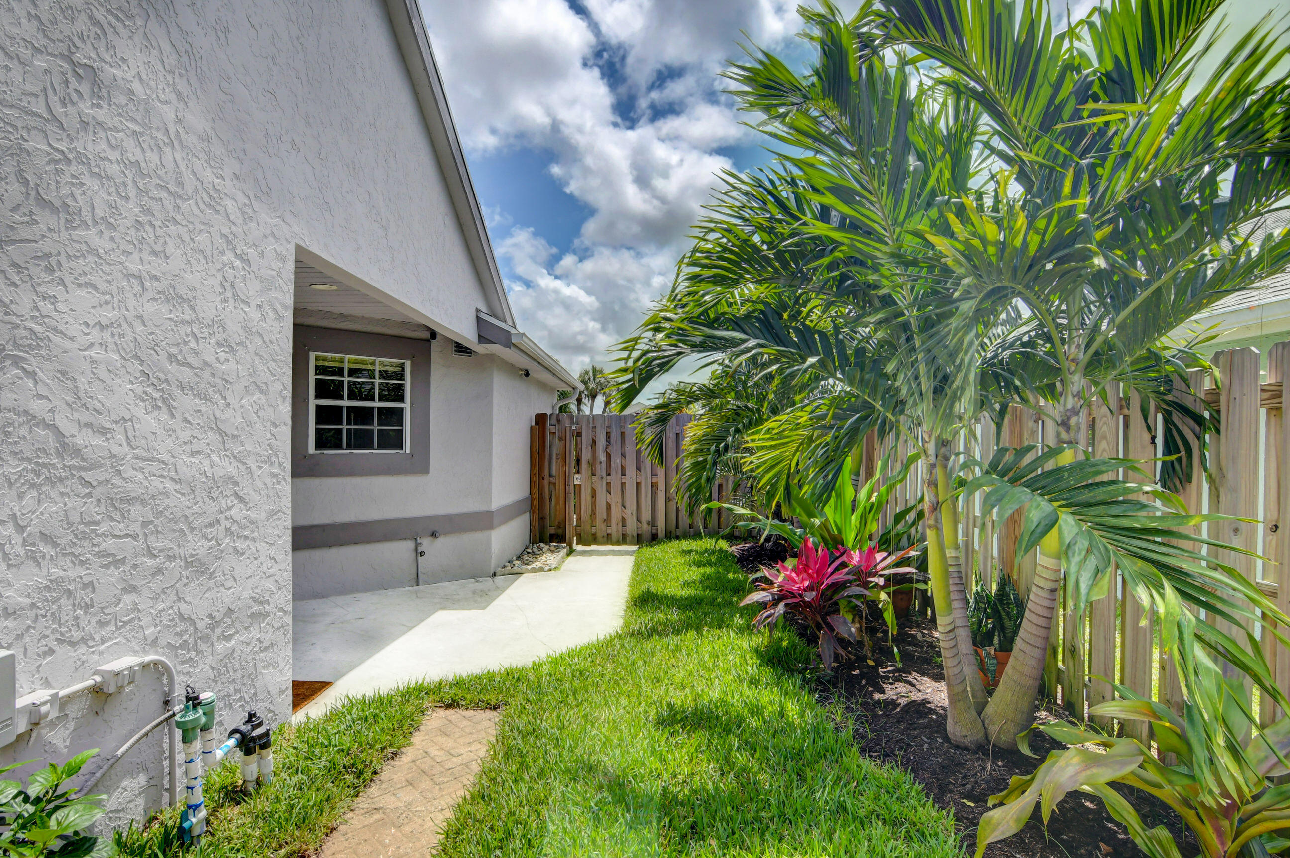 HEATHERLAKE AT THE MEADOWS - Residential