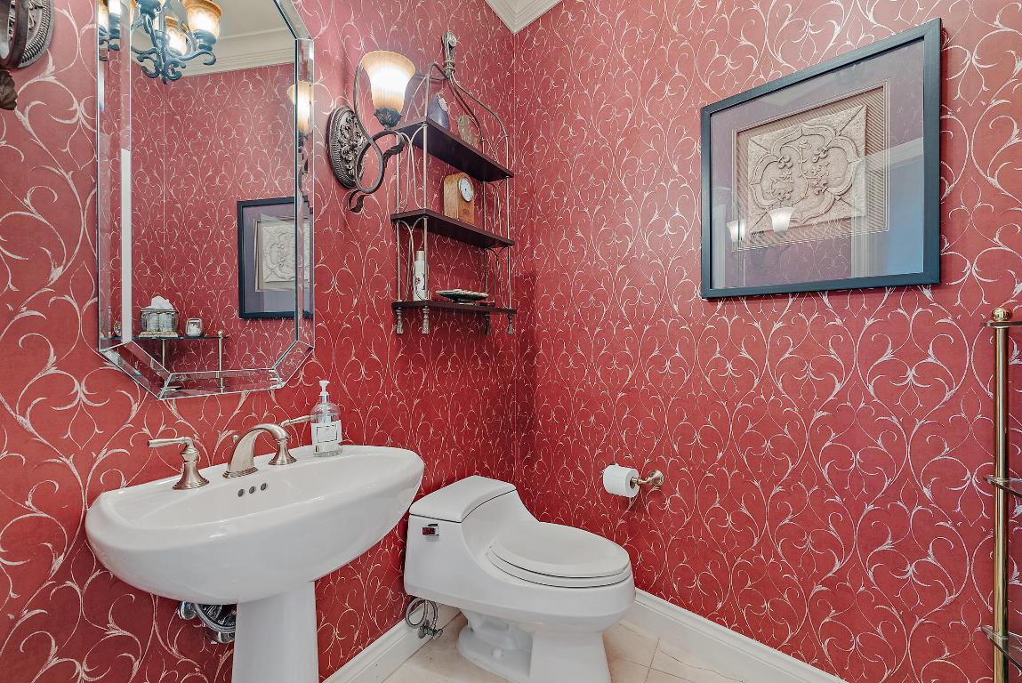 JONATHANS LANDING - Residential