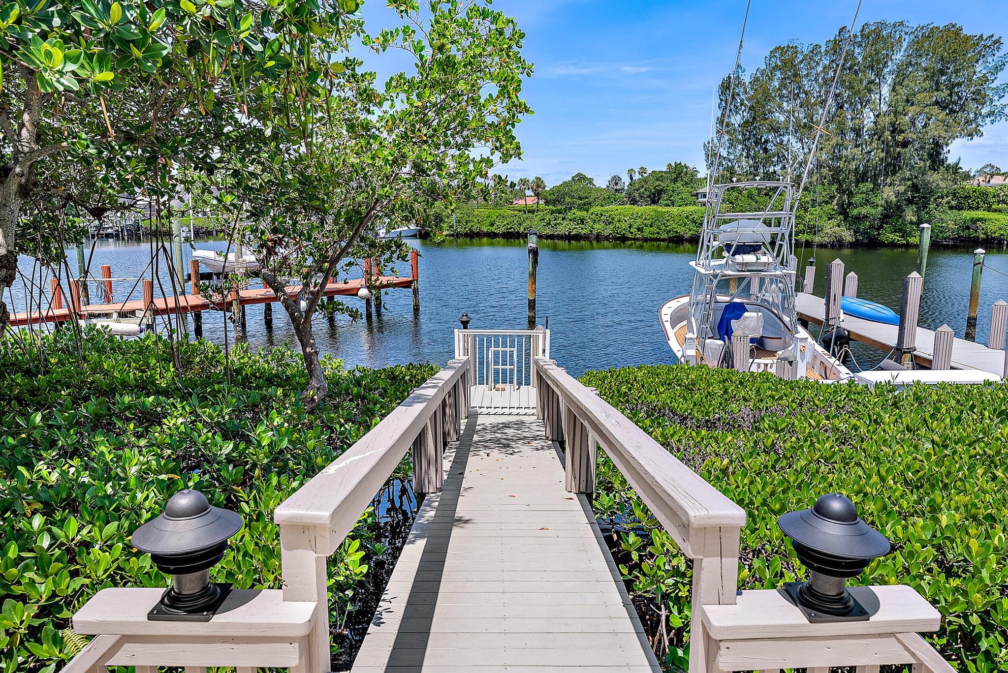 JONATHANS LANDING - Residential