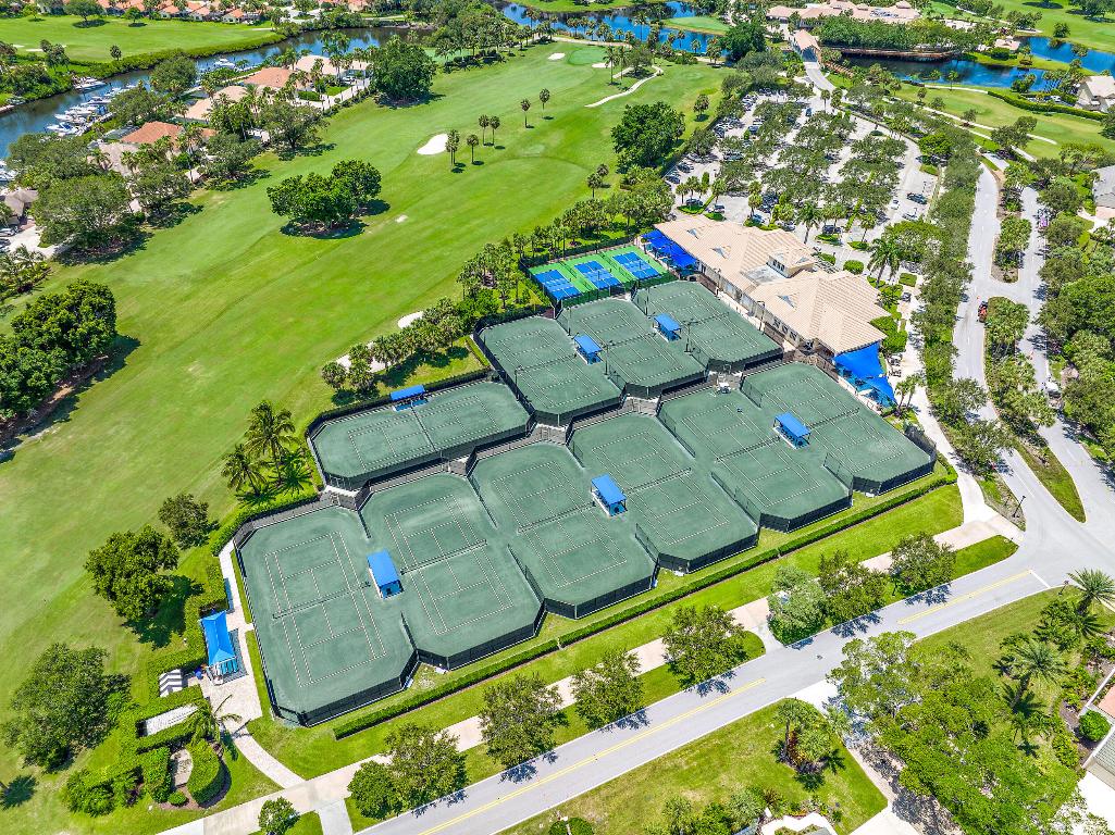 JONATHANS LANDING - Residential