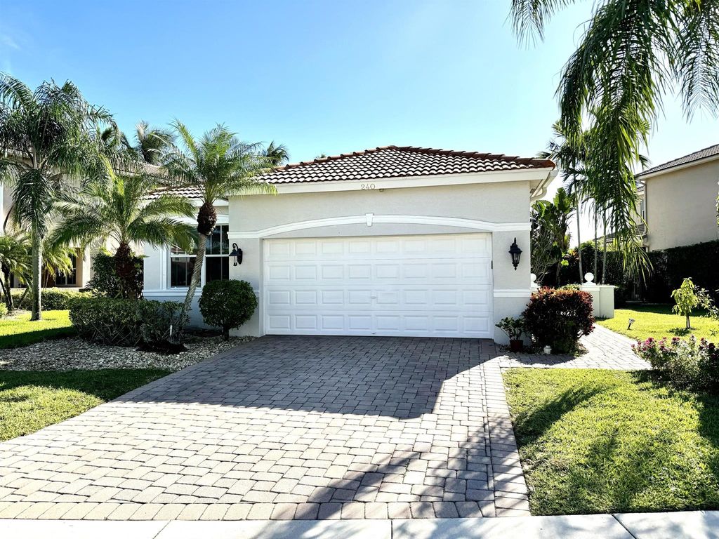 Photo of 240 Isle Verde Way, Palm Beach Gardens, FL 33418 (MLS # R10933725)