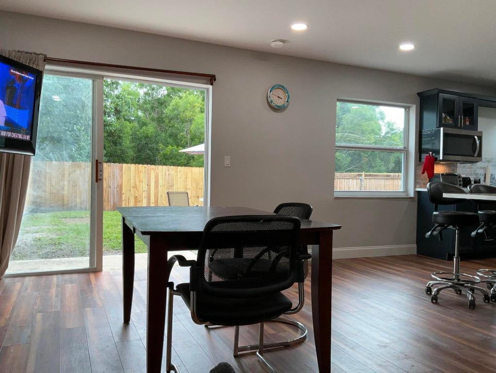 537 NW 51st Avenue W