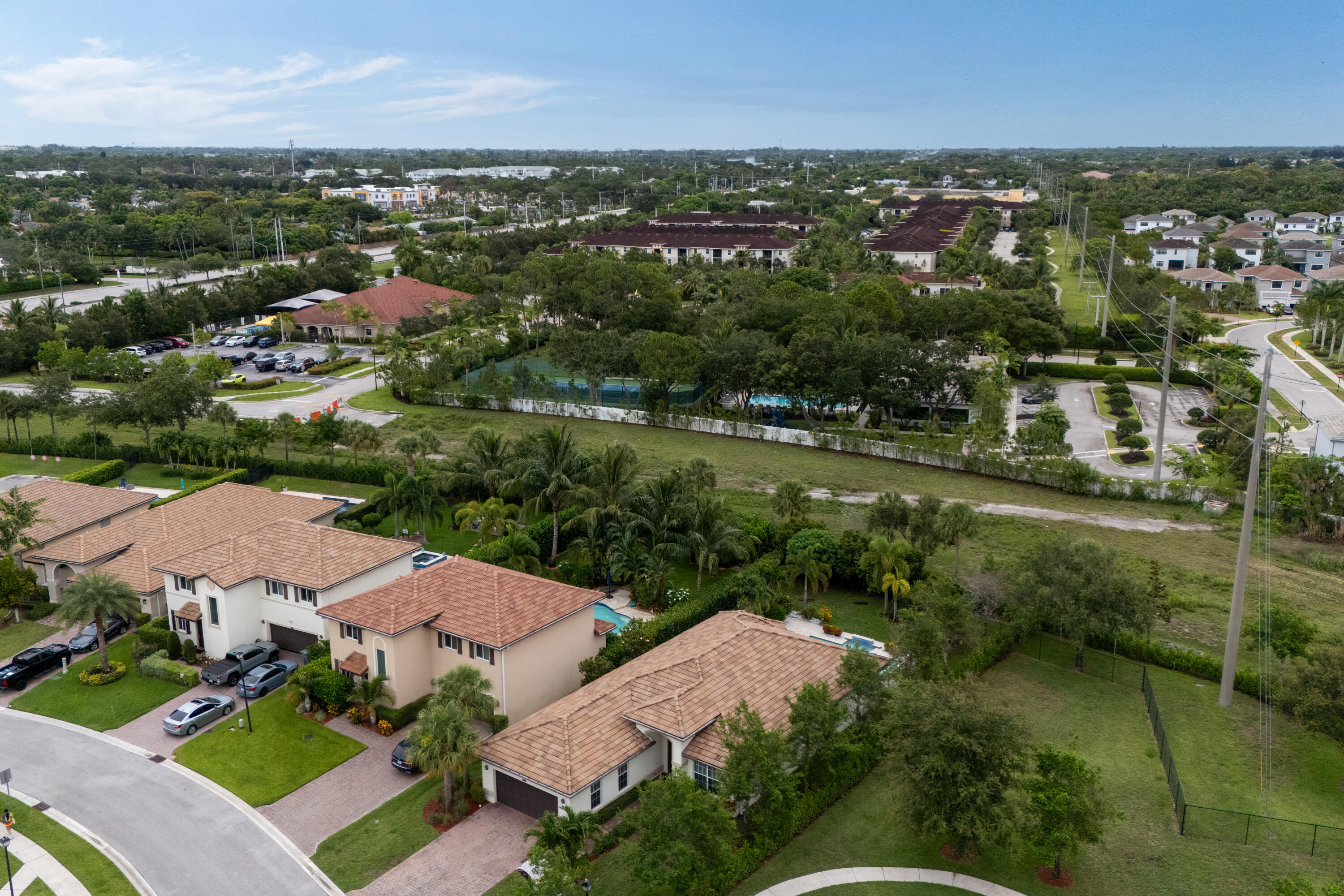 VISTA LAGO - Residential