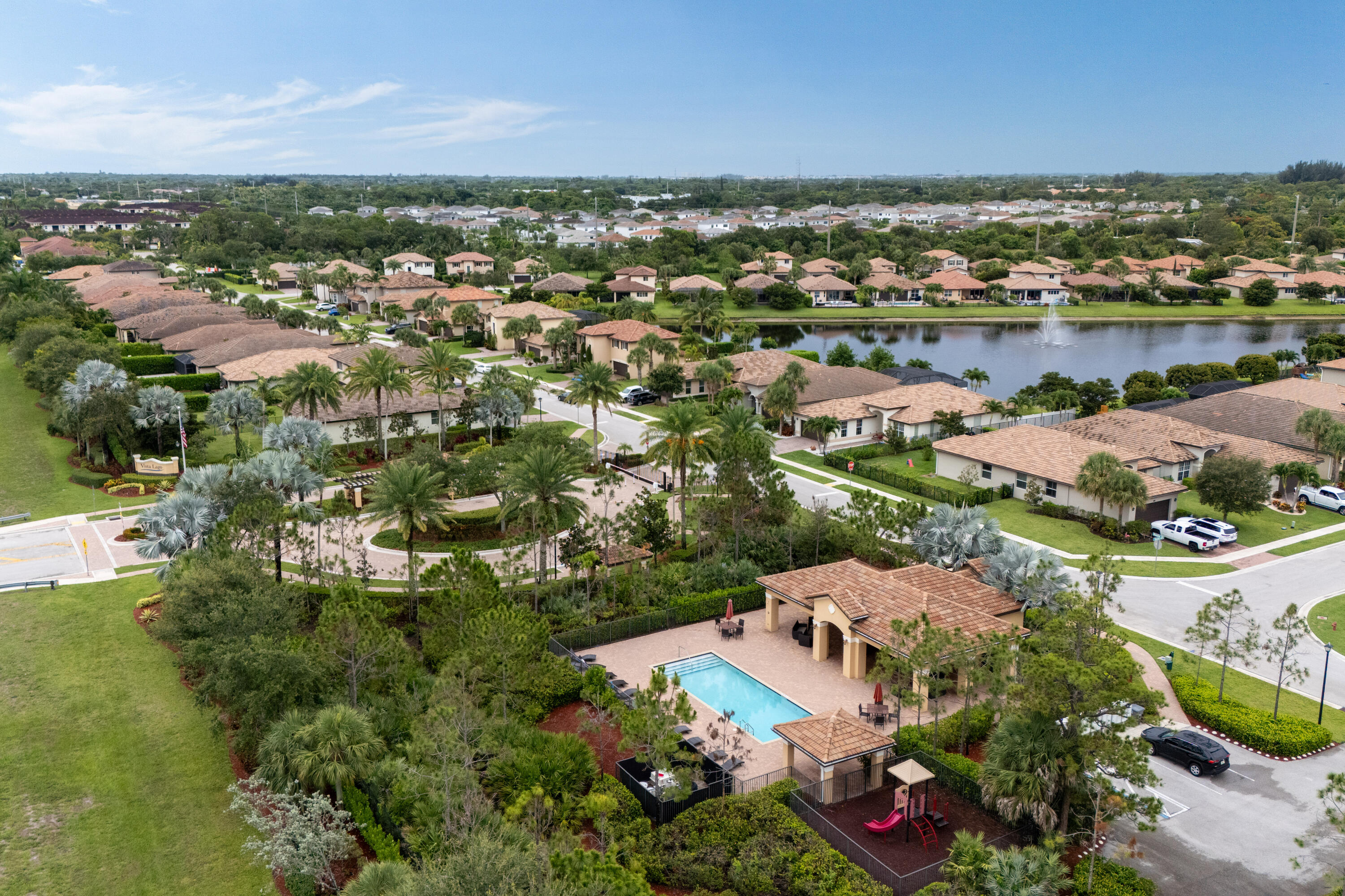 VISTA LAGO - Residential