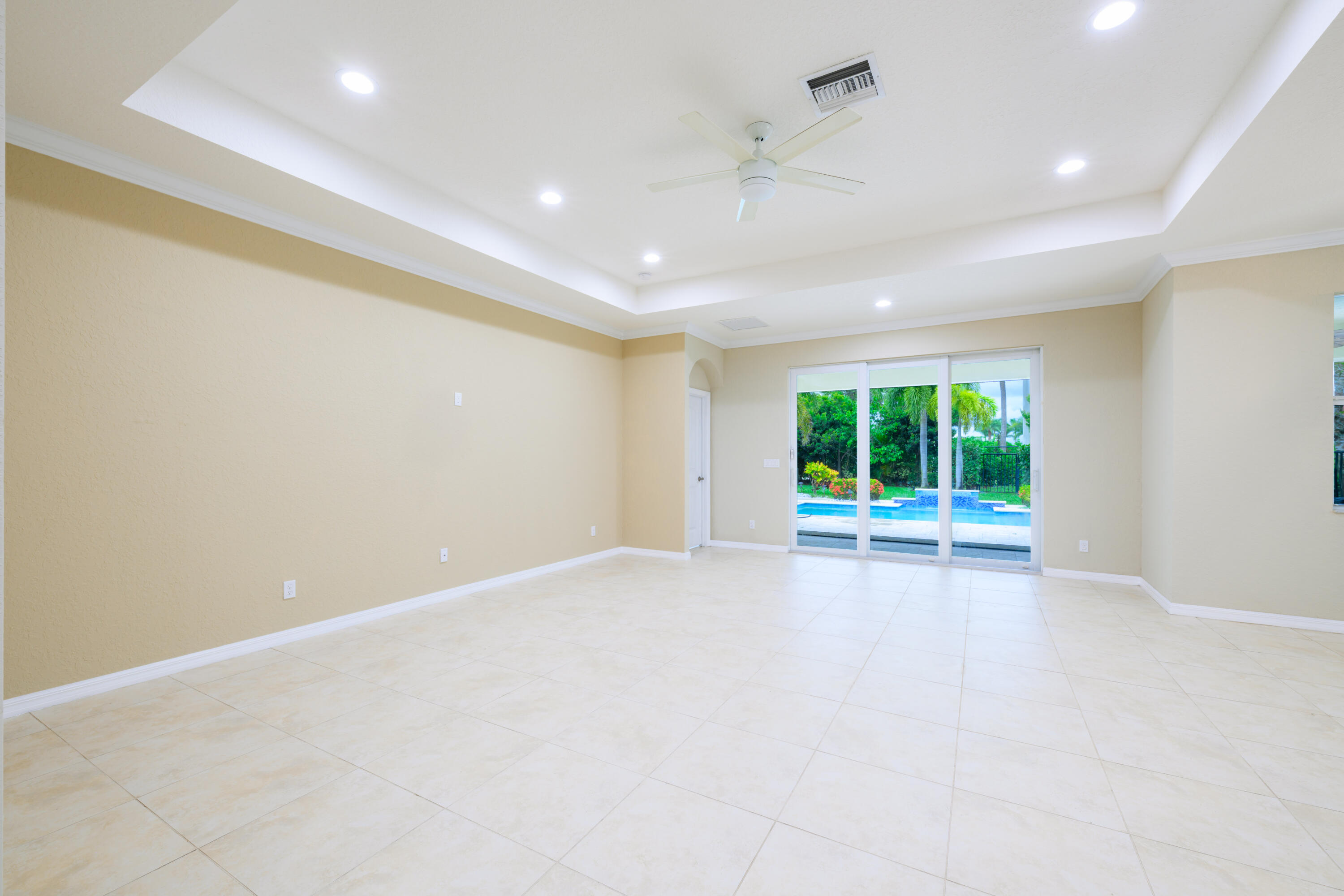 VISTA LAGO - Residential